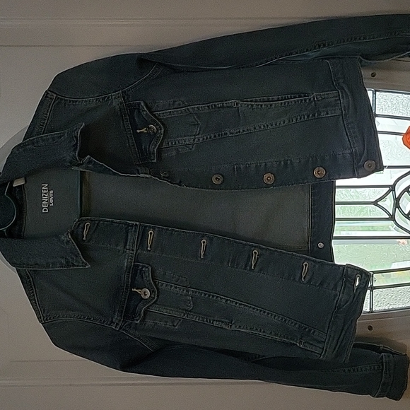 Jean jacket - Picture 1 of 3